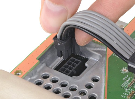 Controlla e ricollega i cavi hardware
