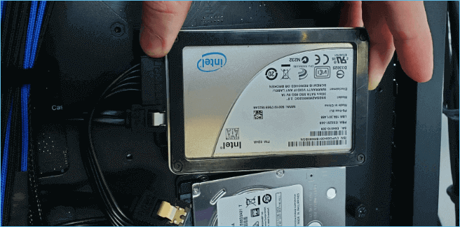 apri lo chassis host per trovare SSD