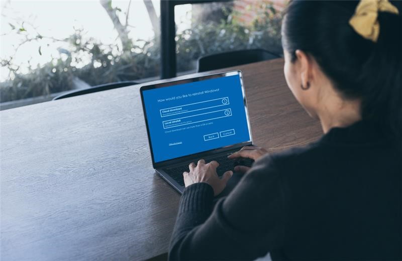 differenza tra download cloud e reinstallazione locale.